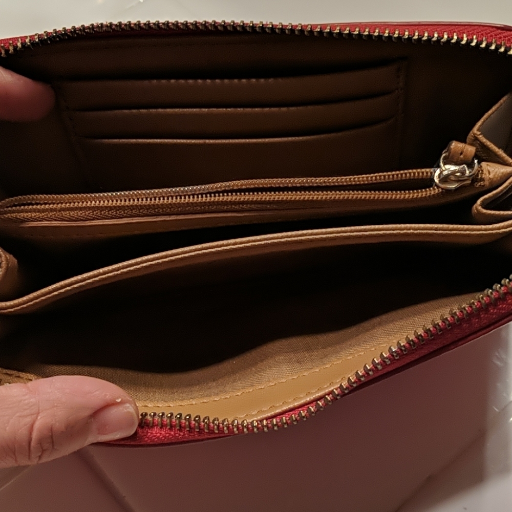 Red Fossil Wallet - Picture 2 of 3